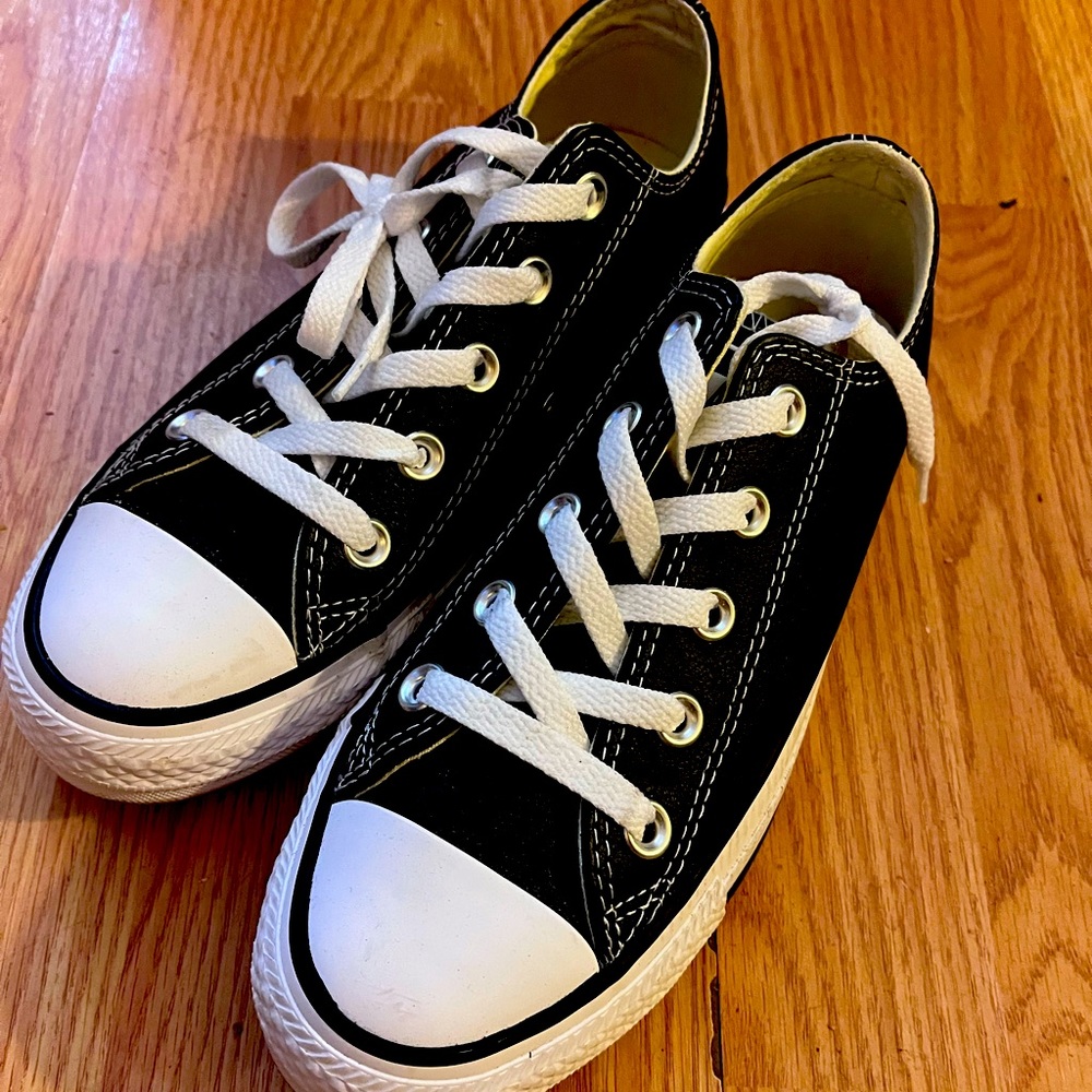 Black leather converse shoes